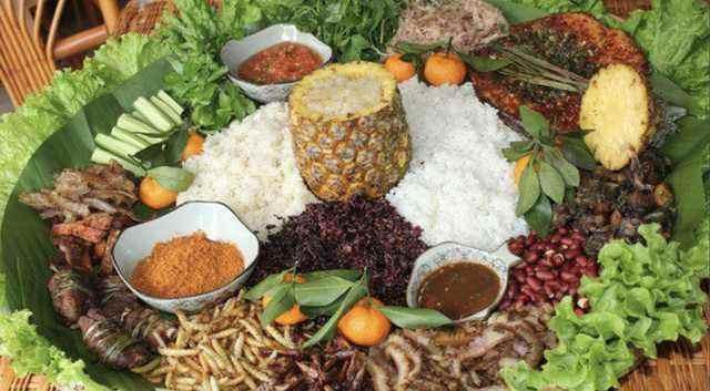 云南傣族网红吃瓜,云南傣族风情美食之旅