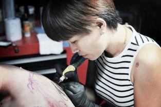 网红纹身师女吃瓜视频,揭秘娱乐圈幕后真相