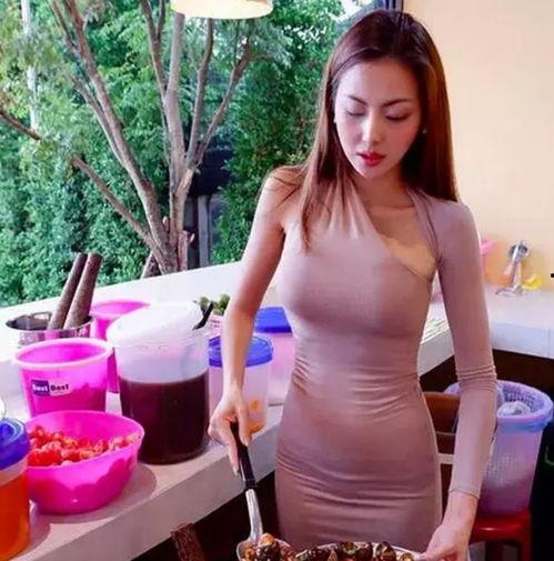 中山小榄网红老板娘吃瓜