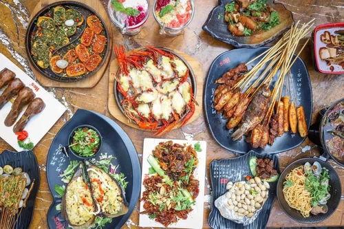 网红凳子烧烤店吃瓜,吃瓜群众的热闹聚集地