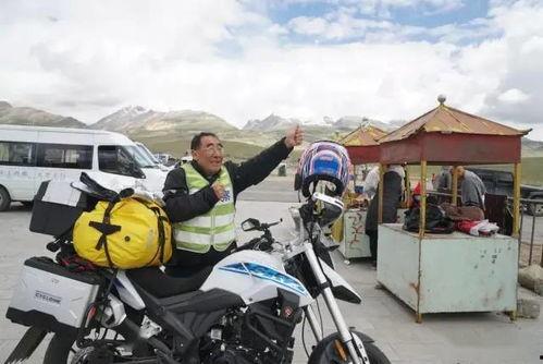 吃瓜网红骑摩托车